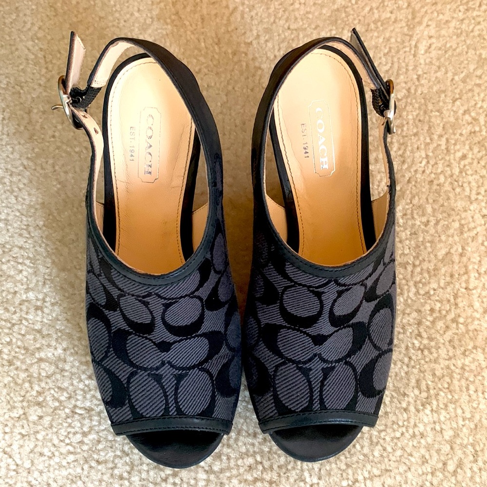 COACH Signature Janet Graphite Black Sandal in Size 6